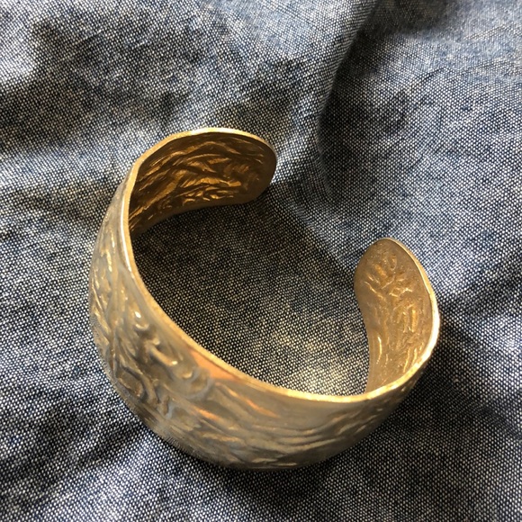Gold bangle - Picture 2 of 3